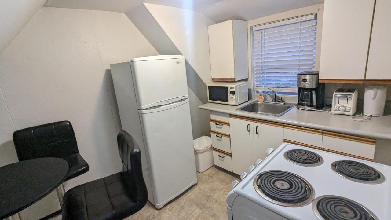 Cozy Downtown One Bedroom Free Parking 金斯顿 外观 照片