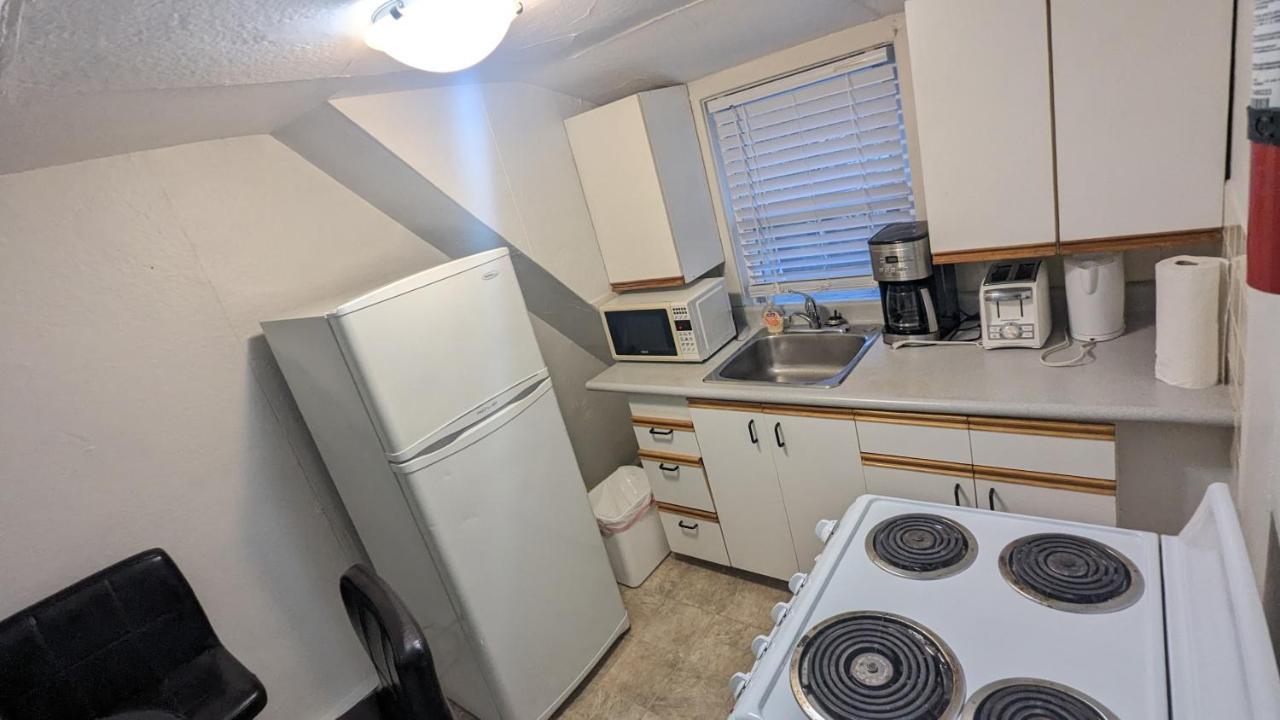 Cozy Downtown One Bedroom Free Parking 金斯顿 外观 照片