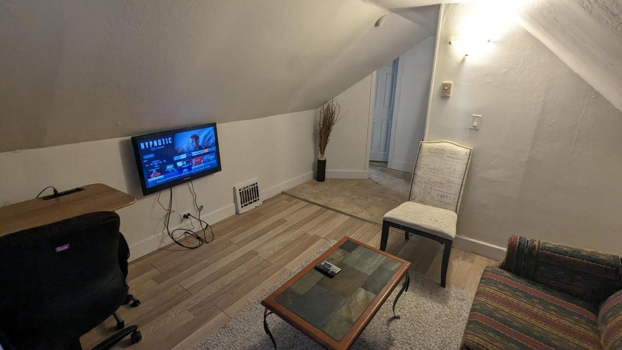 Cozy Downtown One Bedroom Free Parking 金斯顿 外观 照片
