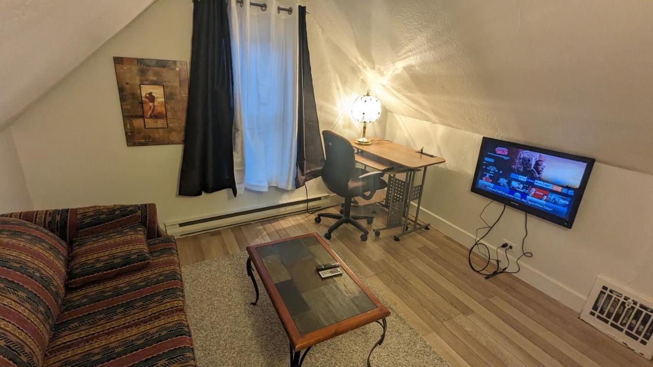 Cozy Downtown One Bedroom Free Parking 金斯顿 外观 照片